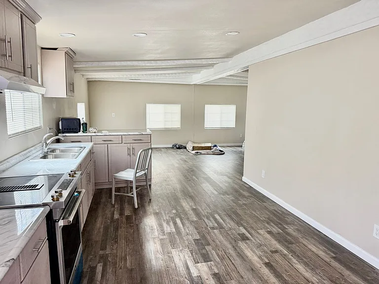 22784 Grand Ave — Photo 9
