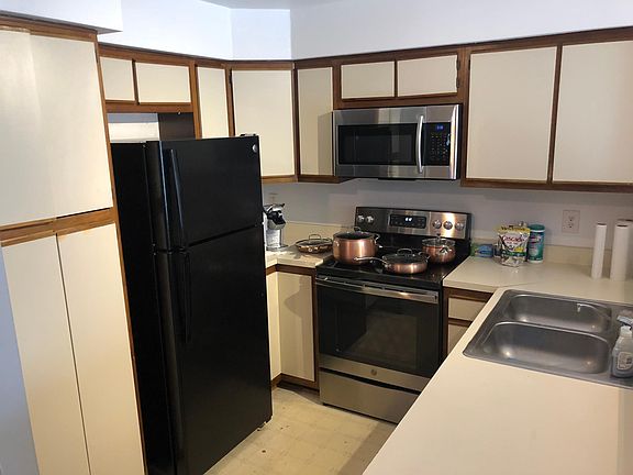 4th image of 1400 Seneca Dr #4