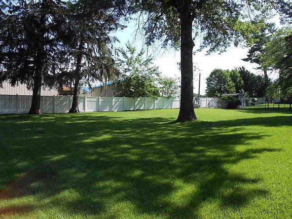 4th image of 1936 Maplewood Dr