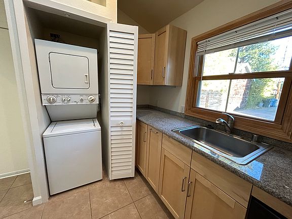 5th image of 1154 College Ave