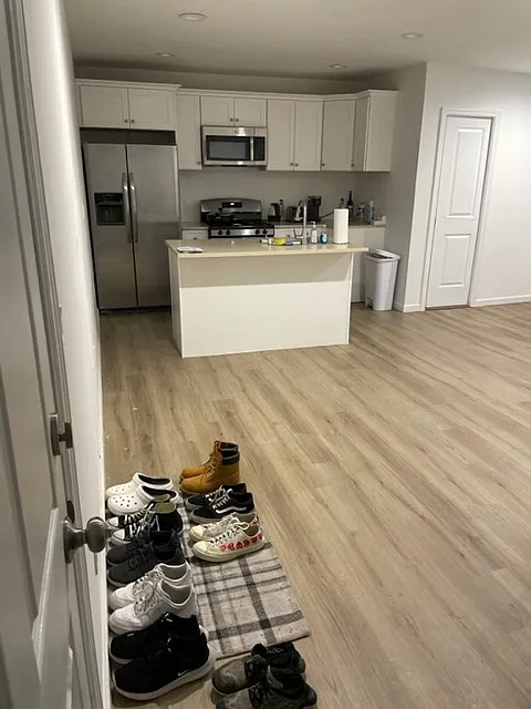 3 bed, 1100 sqft, $3,700 — Photo 2