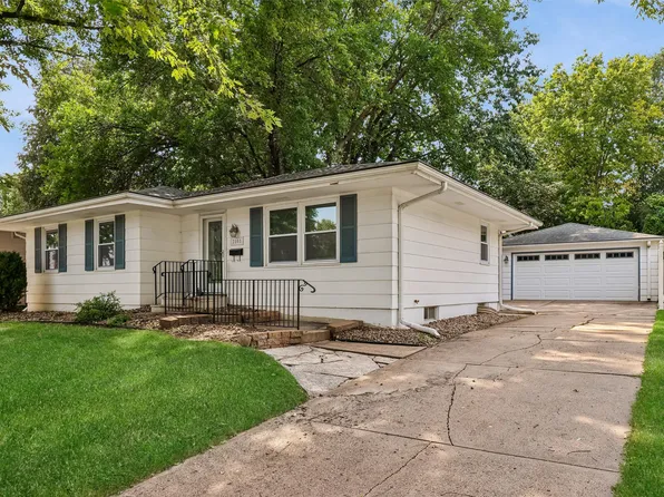 2808 78th St, Urbandale, IA 50322