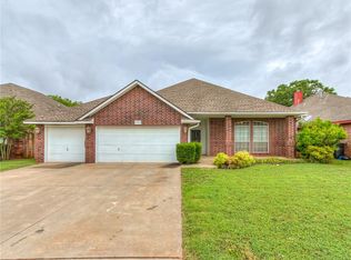 1005 Oak Creek Dr, Moore, OK 73160