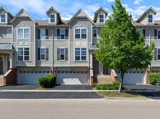 3576 Gabrielle Ln, Aurora, IL 60504