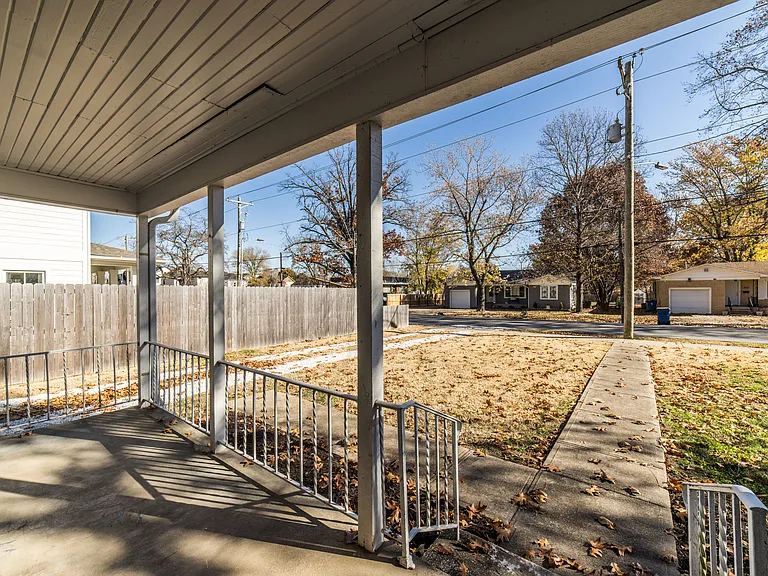 717 NW A St — Photo 21