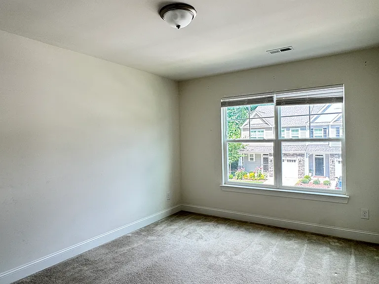 409 Lionel St — Photo 18