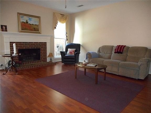 3rd image of 2232 Everglade Ct
