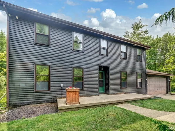 7062 Taylor Rd, Hamburg, NY 14075