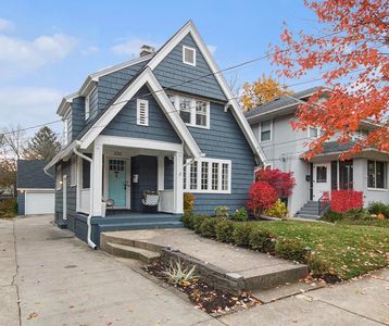 330 Rosewood Ave SE, East Grand Rapids, MI, 49506