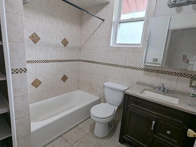 507 W Henry St — Photo 11