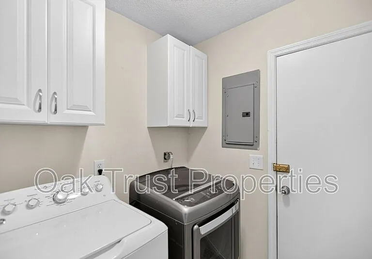 220 Cornell Dr — Photo 22