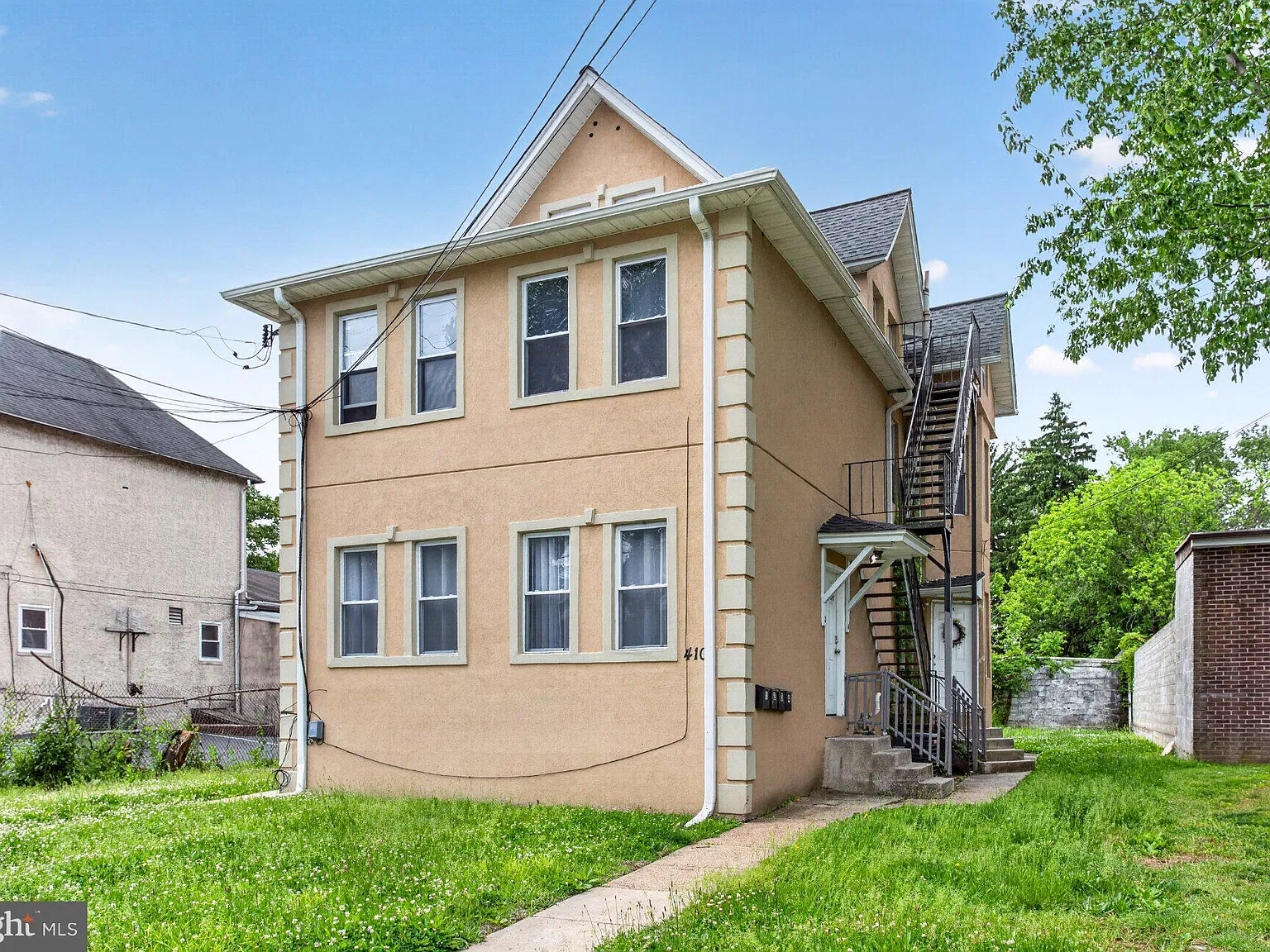 3 bed, 2.0 bath, 1745 sqft, $1,700 — Photo 1