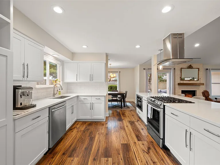 4902 Pelham Dr — Photo 13