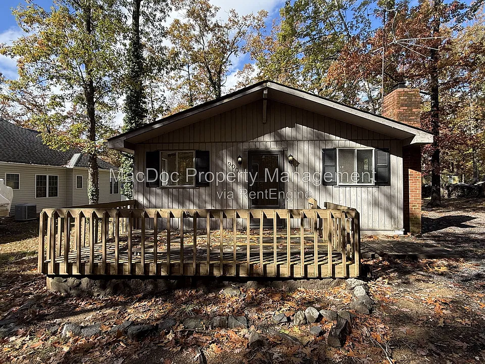 900 Lakeview Pkwy