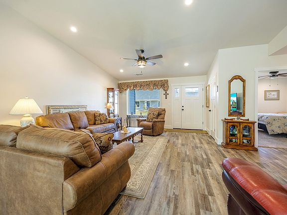 5th image of 251 Saint Ives Dr