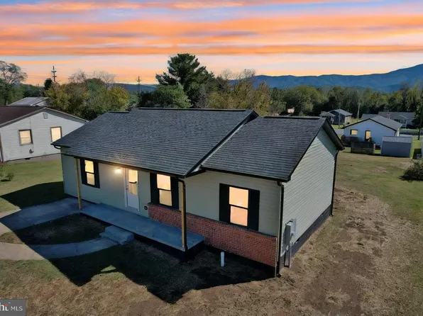 511 5th St, Luray, VA 22835