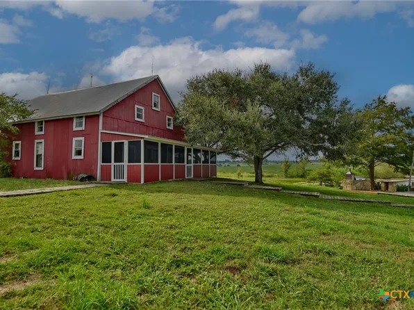 1646 Lidiak Rd, La Grange, TX 78945