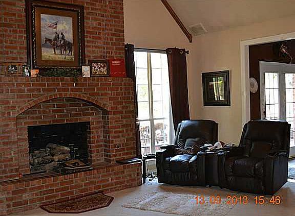 3rd image of 8 Jarrot Dr