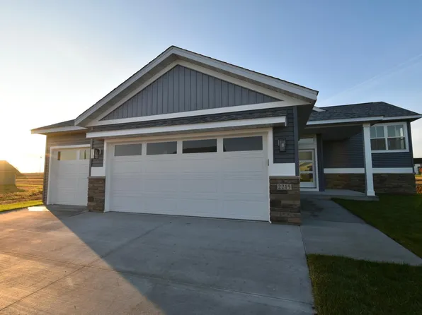 2215 Elk Run Dr SE, Pine Island, MN 55963