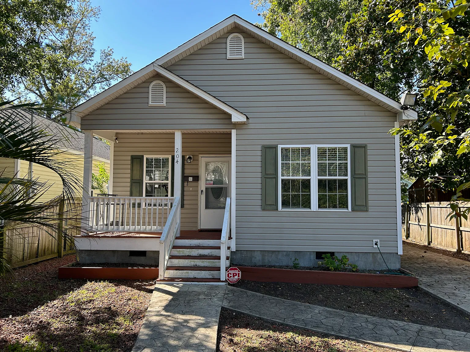 3 bed, 1080 sqft, $2,225 — Photo 1