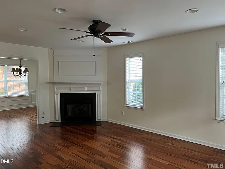 109 Cranwell Ct — Photo 2
