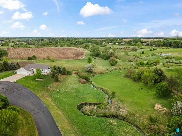 47869 Chateau Ct, Harrisburg, SD 57032