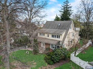 71 Washington Pl, Ridgewood, NJ 07450