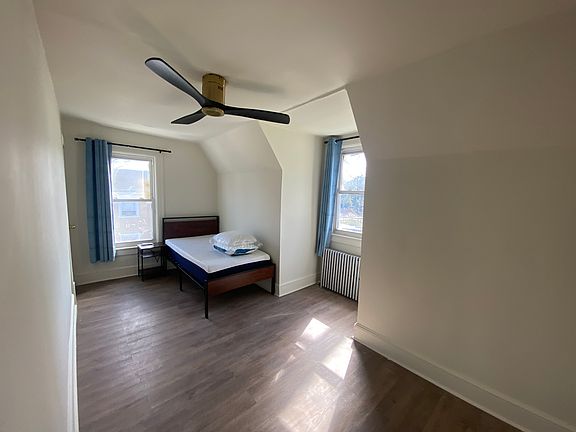 2nd image of 2401 Shirlington Rd