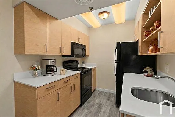 260 Davidson Ave — Photo 2