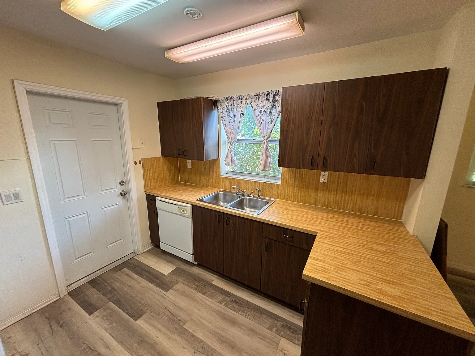 2 bed, 1000 sqft, $2,300 — Photo 4