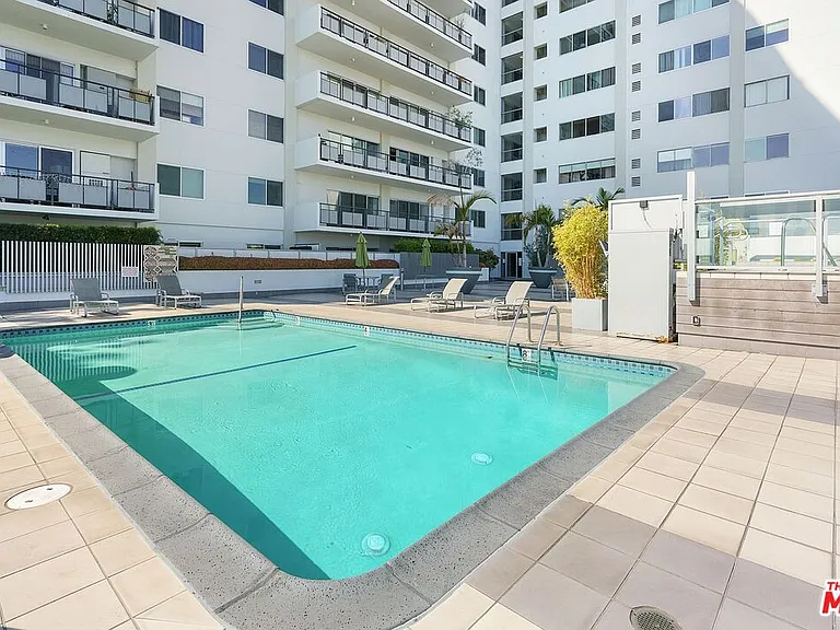 1155 N La Cienega Blvd #1 — Photo 15
