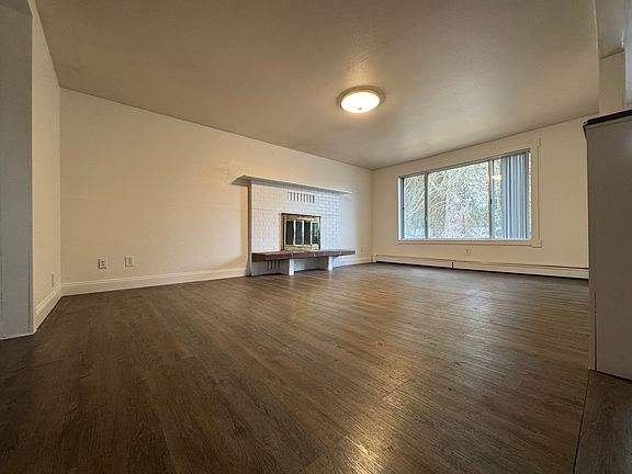 5th image of 414 W St SE