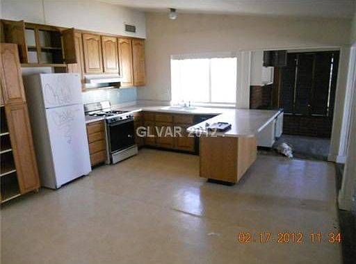4th image of 2284 Roan Ave