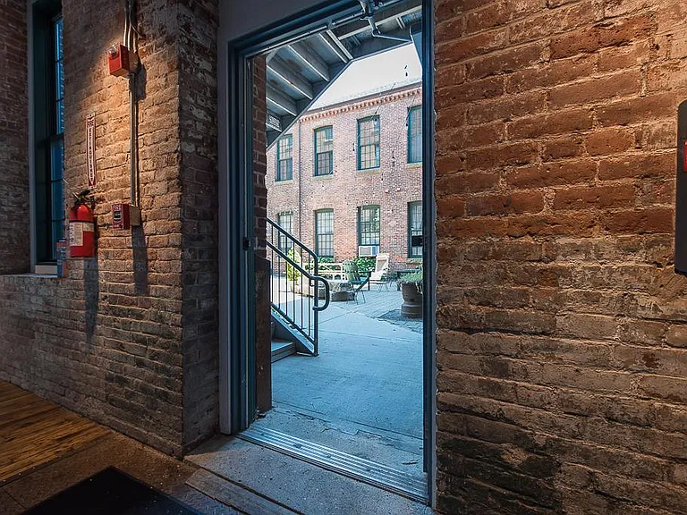532 Kinsley Ave #110 — Photo 41