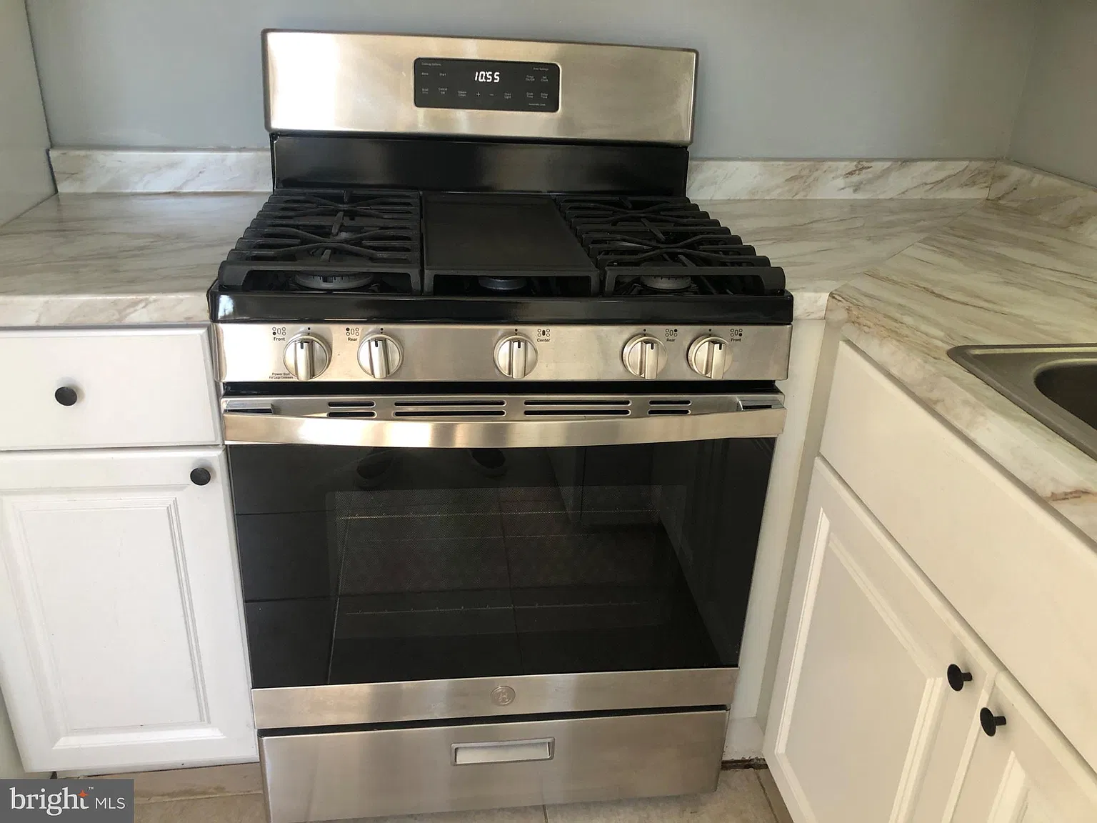 2 bed, 1.0 bath, 1100 sqft, $1,800 — Photo 3