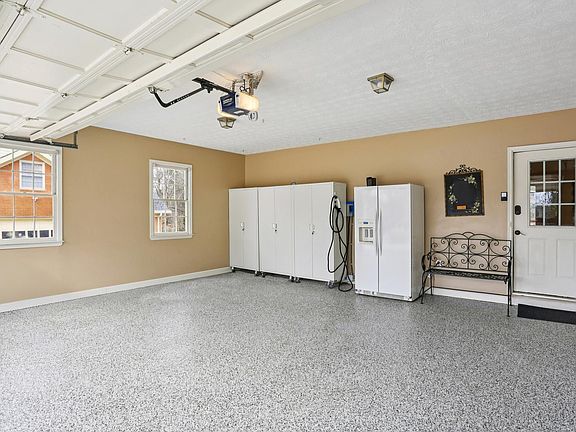 5th image of 5227 Fox Hill Ct