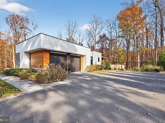 2nd image of 11013 Riverwood Dr
