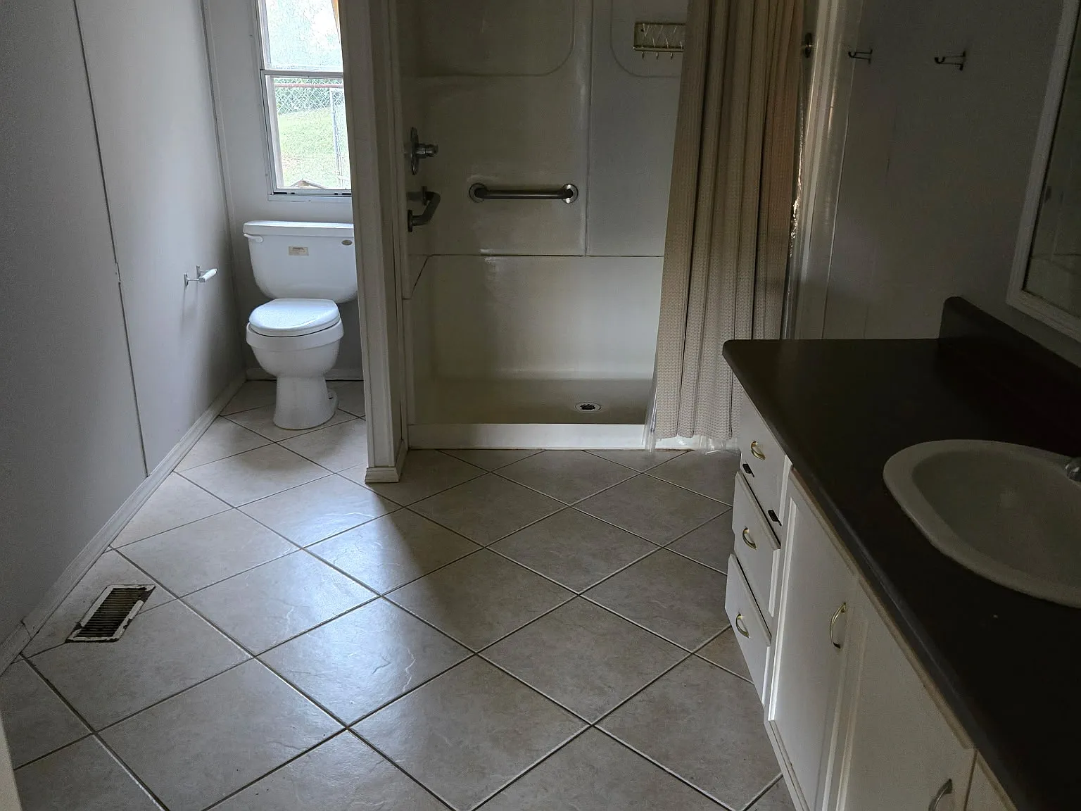 3 bed, 1344 sqft, $1,325 — Photo 3