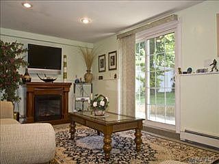 4th image of 16 Birchwood Park Dr