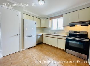 38 Autumn Pl #1, Saint Catharines, ON L2P3W5