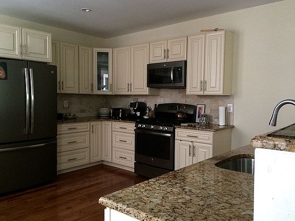 2nd image of 5020 Larchwood Ave