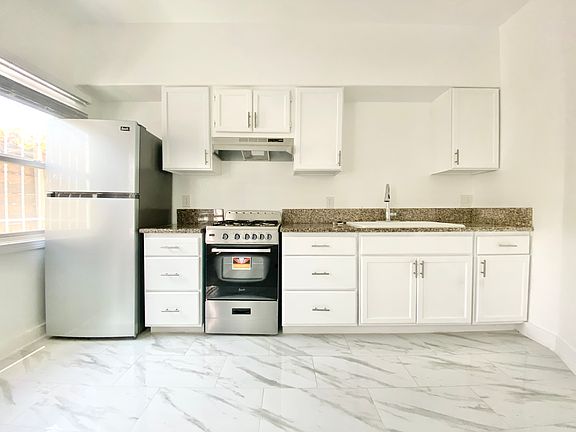 4th image of 5139 Melrose Ave APT 103