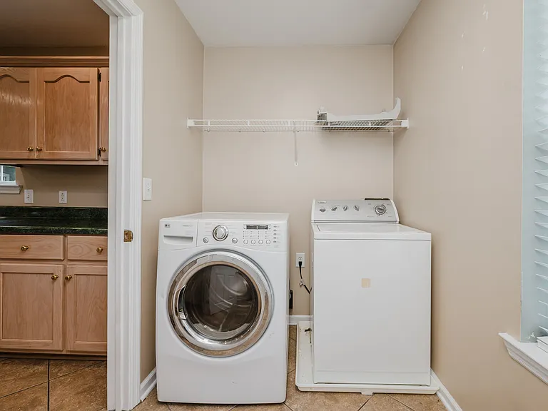 120 Lynn Dr — Photo 15