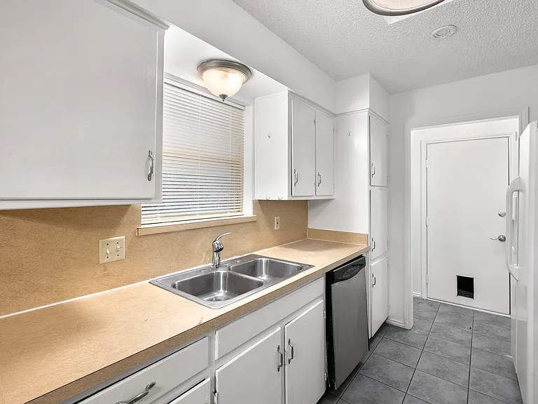 6436 Ridglea Dr — Photo 15