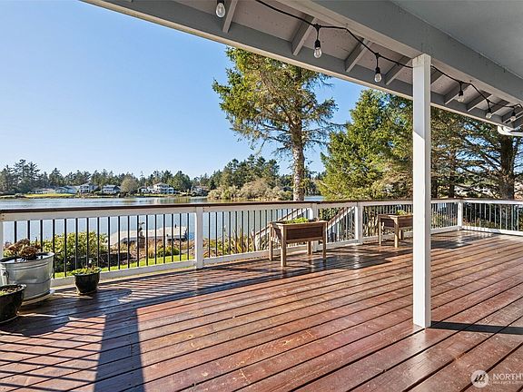 3rd image of 385 Eagle Nest Court SE