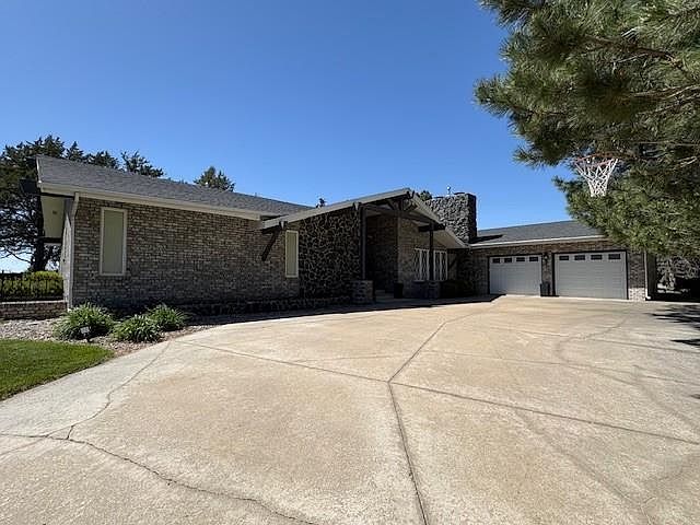 1st image of 3703 Thunderbird Dr