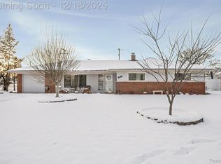 29517 Eastfield St, Farmington Hills, MI 48334