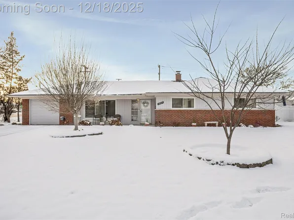 29517 Eastfield St, Farmington Hills, MI 48334