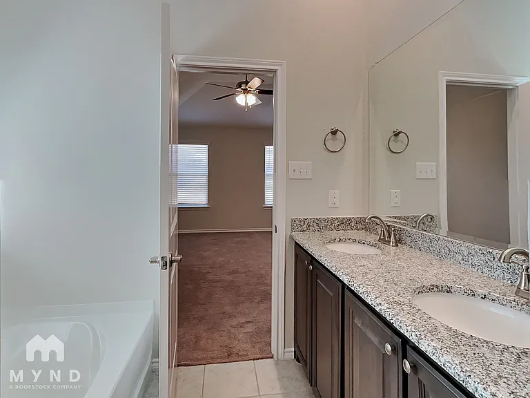 529 Paloma St — Photo 7