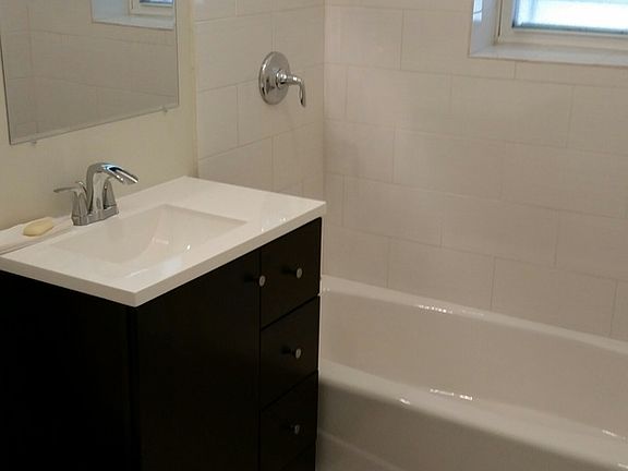 4th image of 901 N Francisco Ave Unit 1R